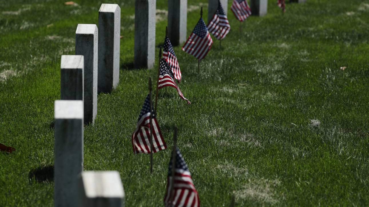 2018 05 24t183927z 1580809815 Rc1b33763390 Rtrmadp 3 Usa Memorialday Flags