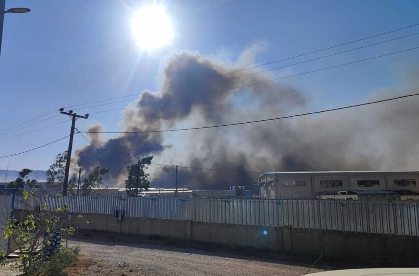  Φωτιά τώρα στον Ασπρόπυργο με πολλαπλές εστίες