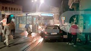  Μετωπική σύγκρουση ΙΧ με αστικό λεωφορείο στον Πειραιά – Τραυματίστηκαν δύο 25χρονες